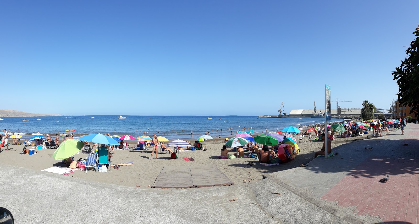 Photo de Playa Santa Agueda avec un niveau de propreté de partiellement propre