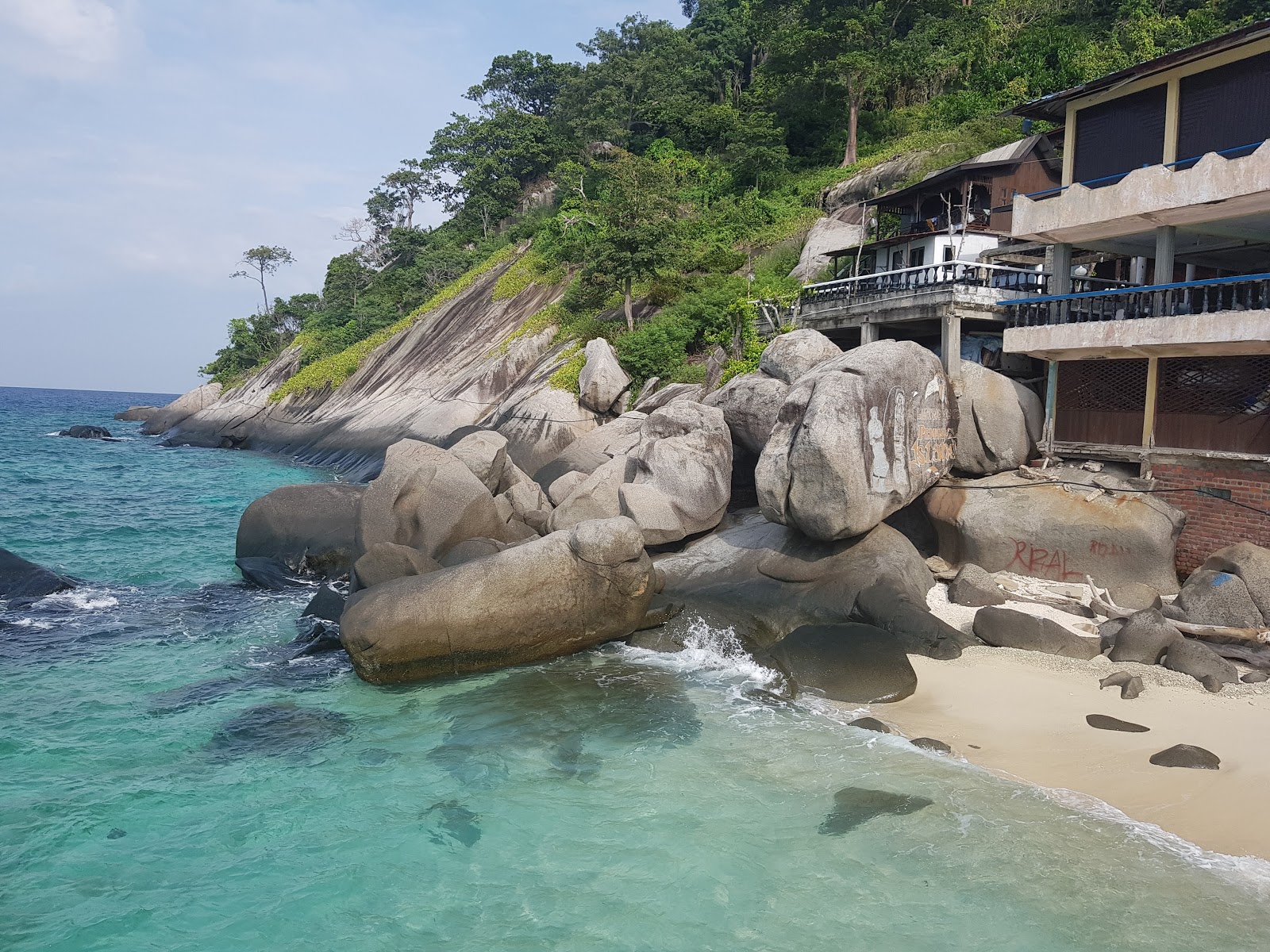 Foto de Lanting Beach Resort com água cristalina superfície