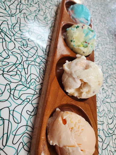 Book Store «Prime of Weirton (Weirton Book Company)», reviews and photos, 2200 Pennsylvania Ave, Weirton, WV 26062, USA