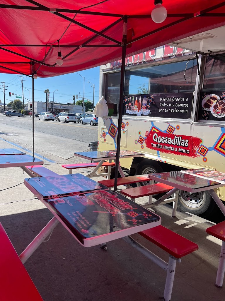 Tacos El Cacheton 90221