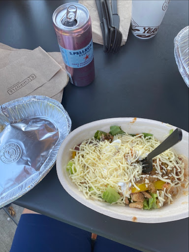 Mexican Restaurant «Chipotle Mexican Grill», reviews and photos, 775 NW Gilman Blvd, Issaquah, WA 98027, USA