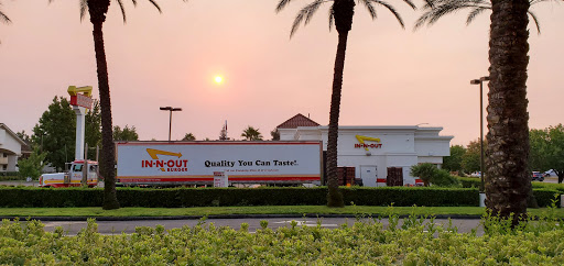 Bakery «Krispy Kreme Doughnuts», reviews and photos, 2809 W March Ln, Stockton, CA 95219, USA