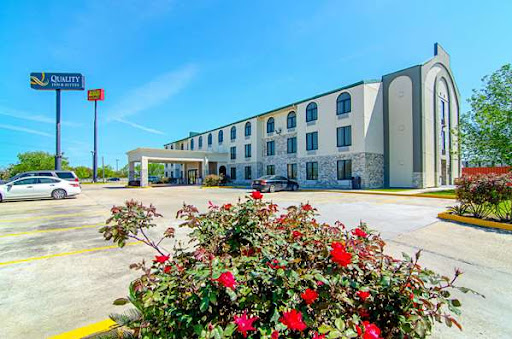 Quality Inn & Suites Near Tanger Outlet Mall