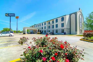 Quality Inn & Suites Near Tanger Outlet Mall image