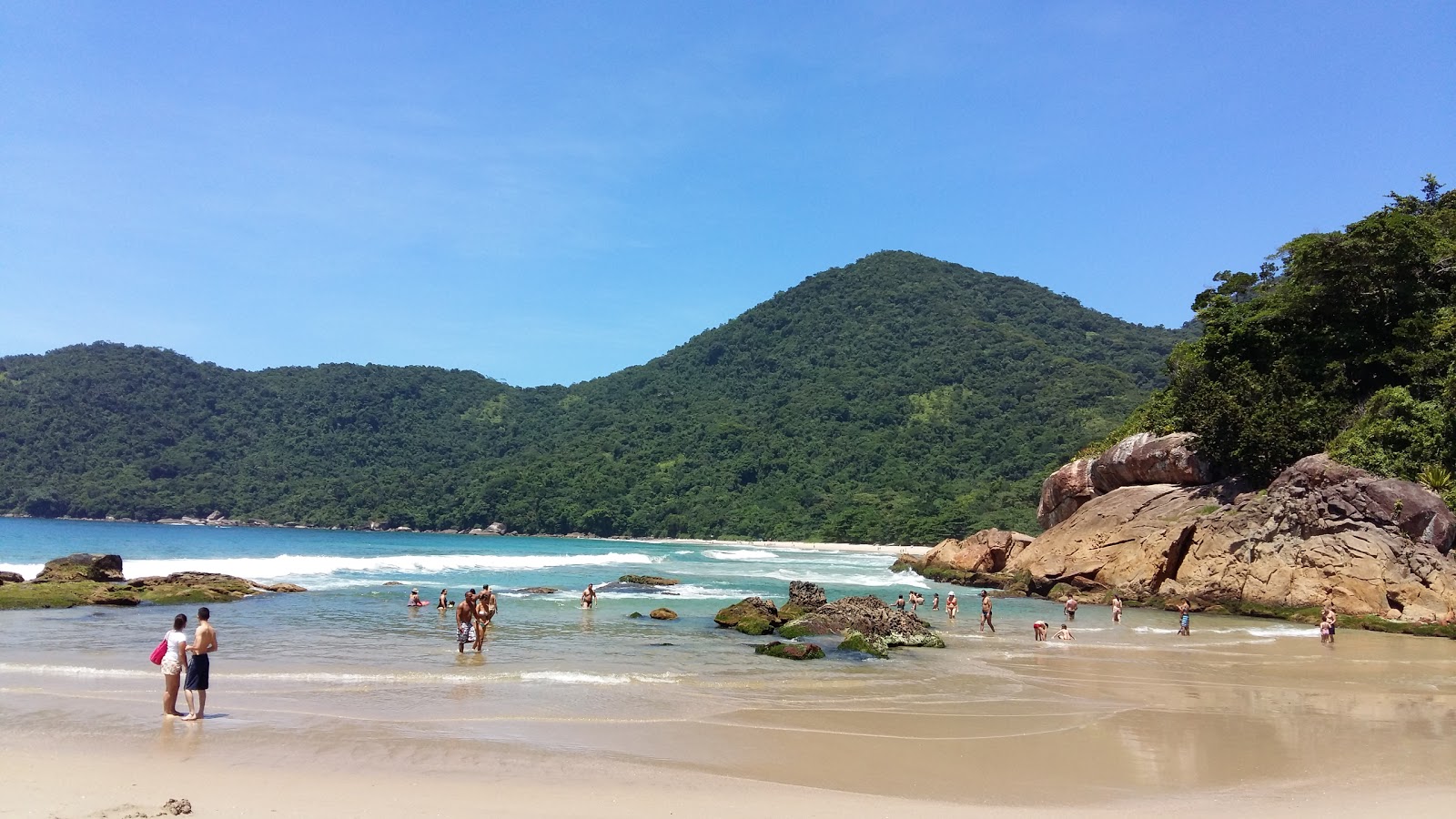 Valokuva Praia do Meioista. pinnalla kirkas hieno hiekka:n kanssa