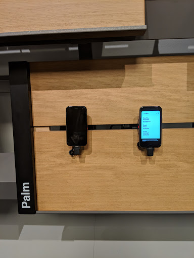 Cell Phone Store «Verizon», reviews and photos, 960 Park Ave N c, Renton, WA 98057, USA