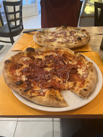 Plats et boissons du Restaurant - Pizzeria MANGIO PIZZA à La Tour - n°13