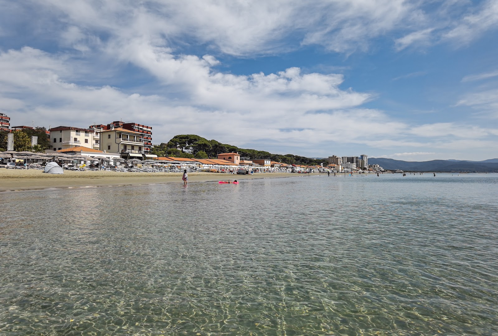 Fotografija Ultima Spiaggia z svetel pesek površino
