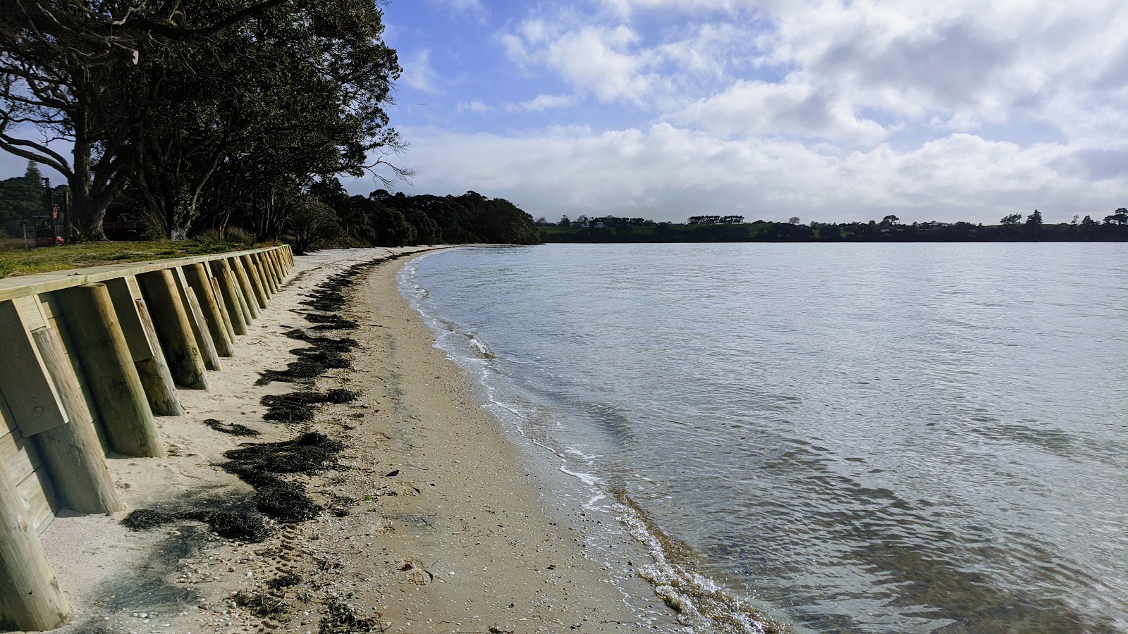 Zdjęcie Matakawau Beach otoczony górami