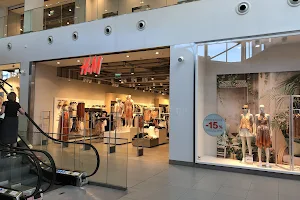 H&M image