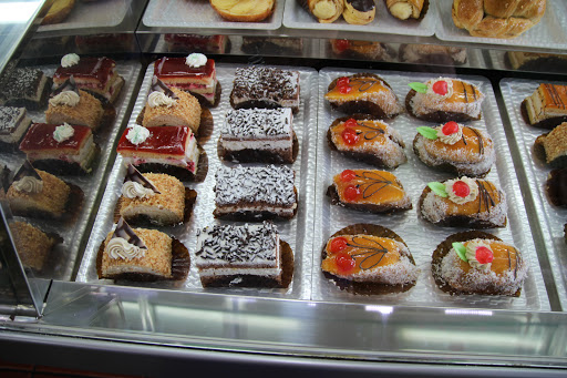Doña Tina Panaderia Confitería en Pola de Siero, Asturias