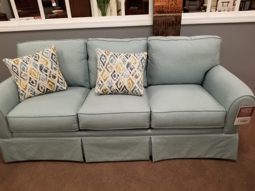 Furniture Store «Raymour & Flanigan Furniture and Mattress Store», reviews and photos, 220 Reynolds Rd, Johnson City, NY 13790, USA