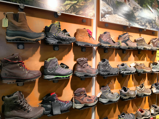 Outdoor Sports Store «Alpine Shop - Kirkwood, MO», reviews and photos, 440 N Kirkwood Rd, Kirkwood, MO 63122, USA