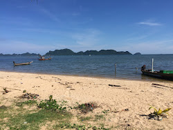 Foto de ThungMaHa Beach com relativamente limpo nível de limpeza