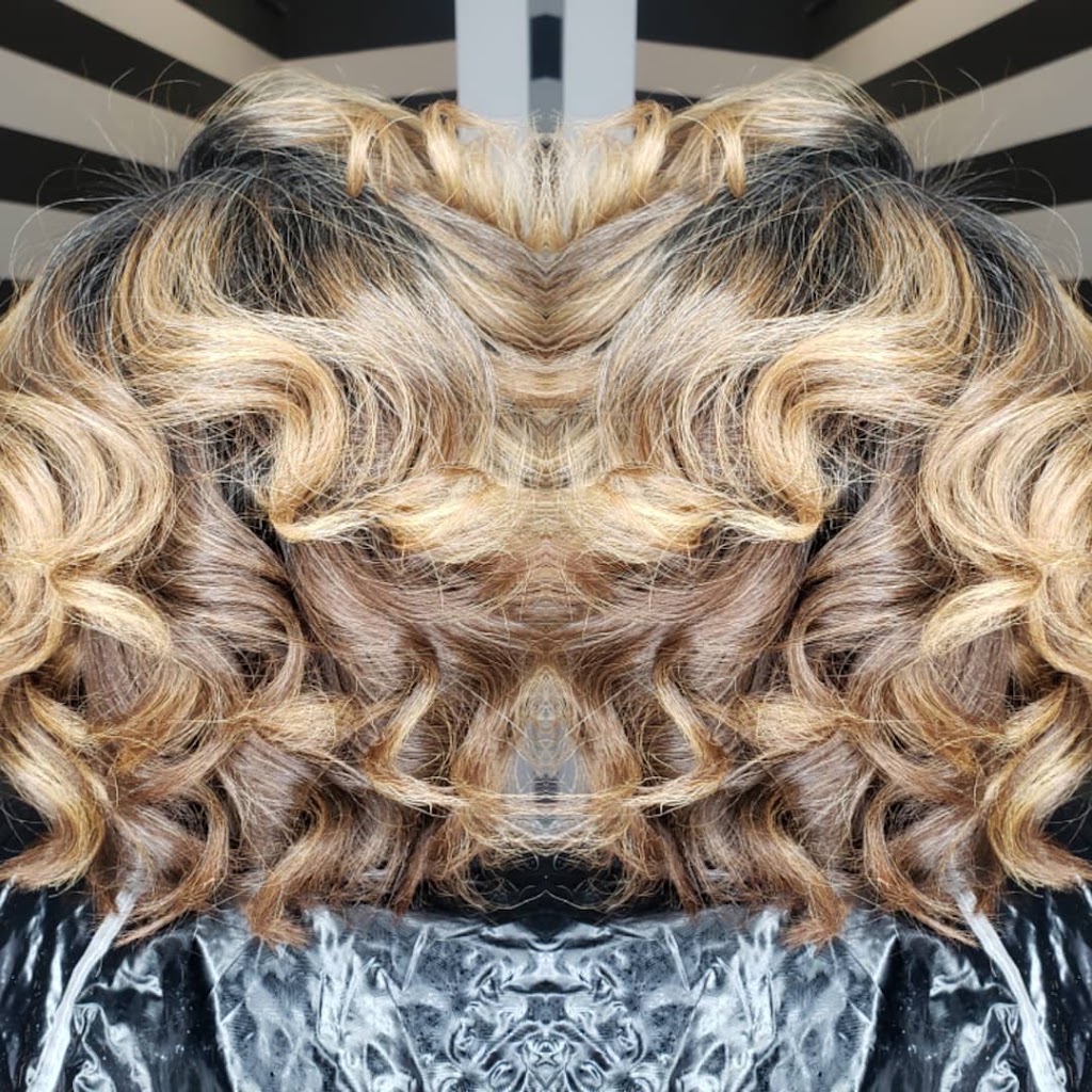 SOIGNÉstrands SALON LLC 31008