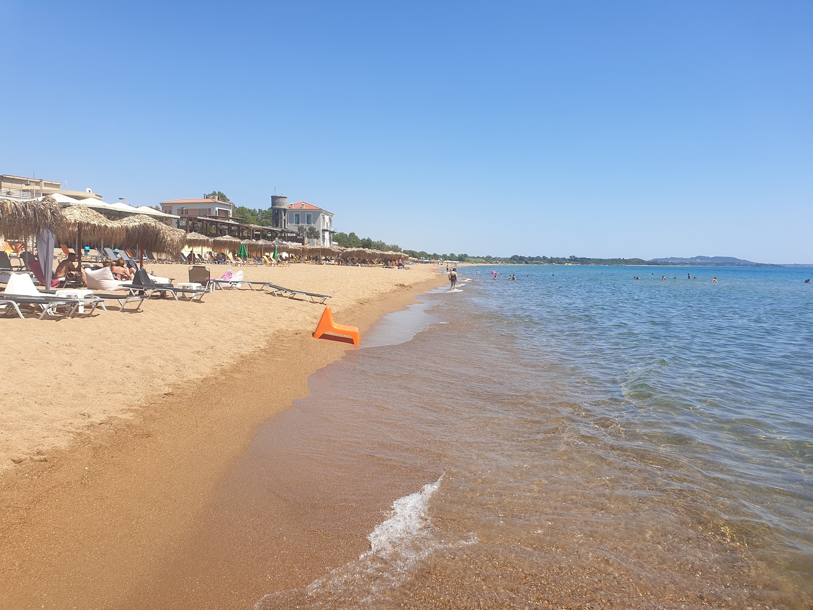Photo de Amaliadas beach avec sable lumineux de surface