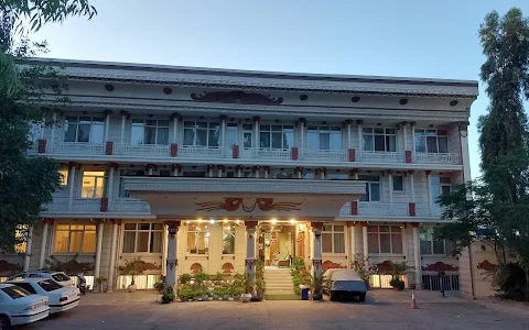 Akhavān Hotel image