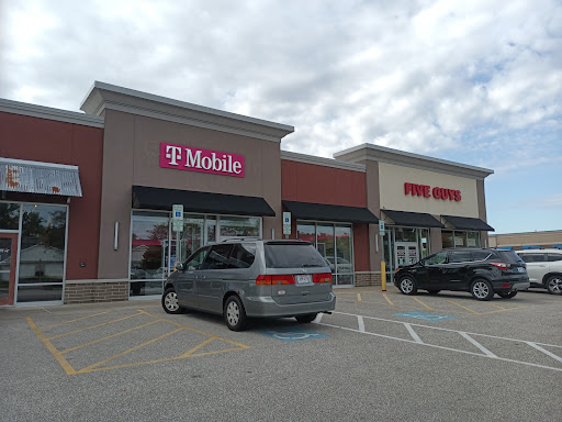 Cell Phone Store «T-Mobile», reviews and photos, 8237 W Ridgewood Dr, Parma, OH 44129, USA