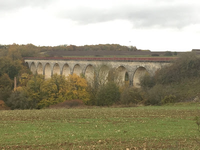 Le Viaduc à Druyes-les-Belles-Fontaines