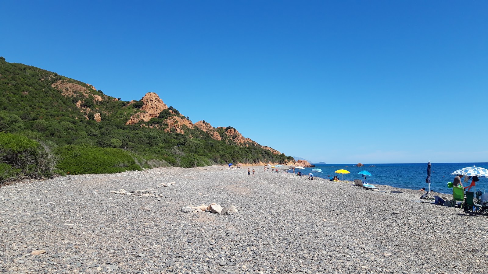 Valokuva Spiaggia di Coccorocciista. pinnalla kevyt kivi:n kanssa