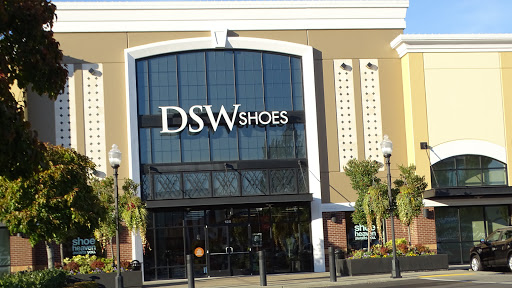 Shoe Store «DSW Designer Shoe Warehouse», reviews and photos, 17100 Southcenter Pkwy, Tukwila, WA 98188, USA