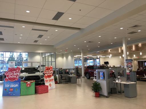 Toyota Dealer «Royal Moore Toyota», reviews and photos, 1415 SE River Rd, Hillsboro, OR 97123, USA