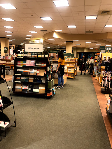 Book Store «Barnes & Noble», reviews and photos, 5701 Sunset Dr #196, South Miami, FL 33143, USA