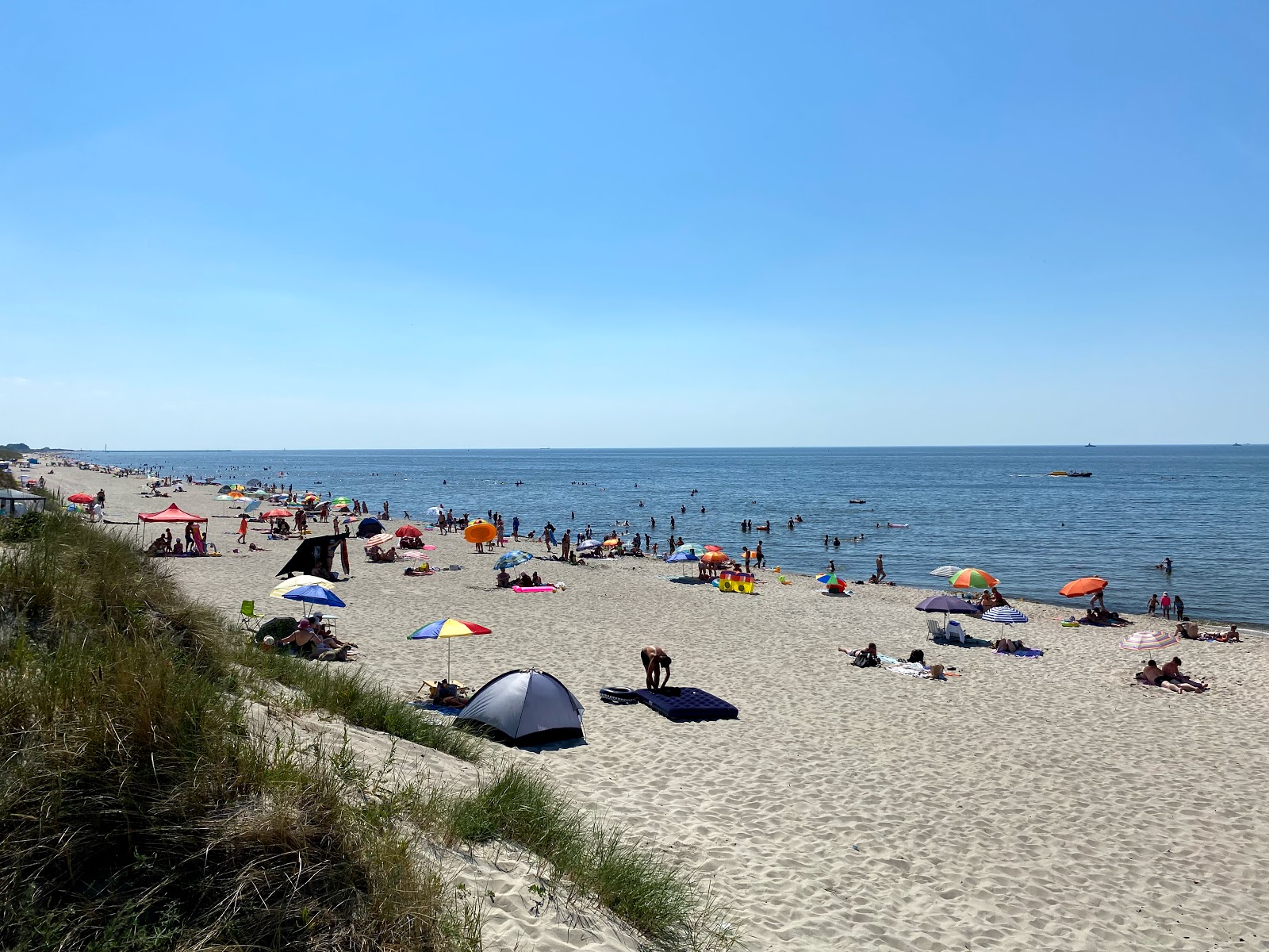 Foto van Mechnikovo Plaj met helder zand oppervlakte