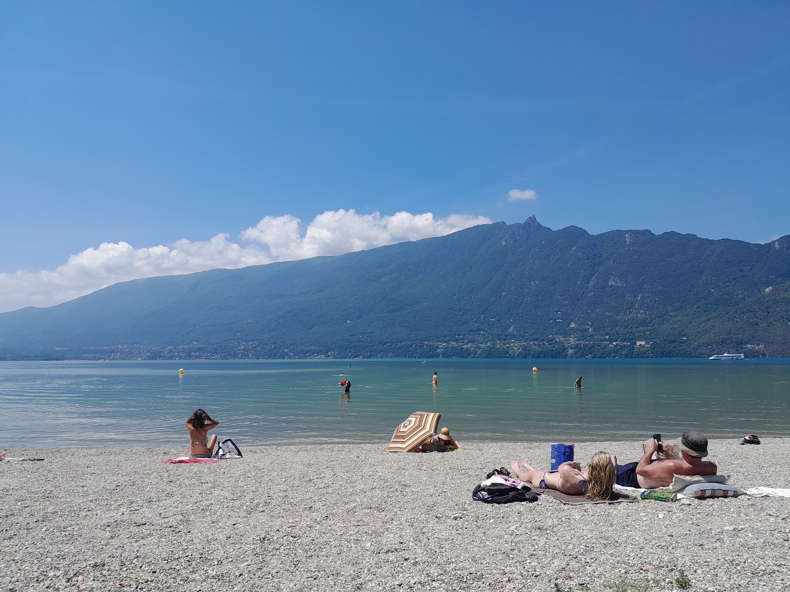 Foto de Plage du Rowing con guijarros grises superficie