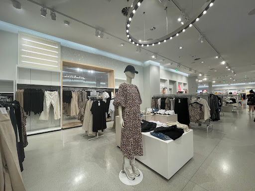 Clothing Store «H&M», reviews and photos, 4200 Conroy Rd, Orlando, FL 32839, USA