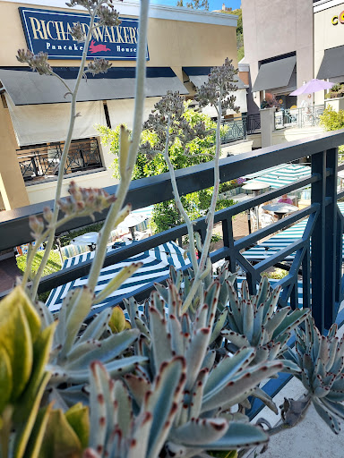 Shopping Mall «Flower Hill Promenade», reviews and photos, 2720 Via De La Valle, Del Mar, CA 92014, USA