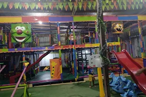 Parque infantil " YURILANDIA" image