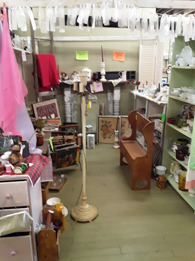 Antique Store «National Road Antique Mall», reviews and photos, 39 W Main St, Cambridge City, IN 47327, USA