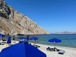 Nanou Beach'in fotoğrafı dağlarla çevrili