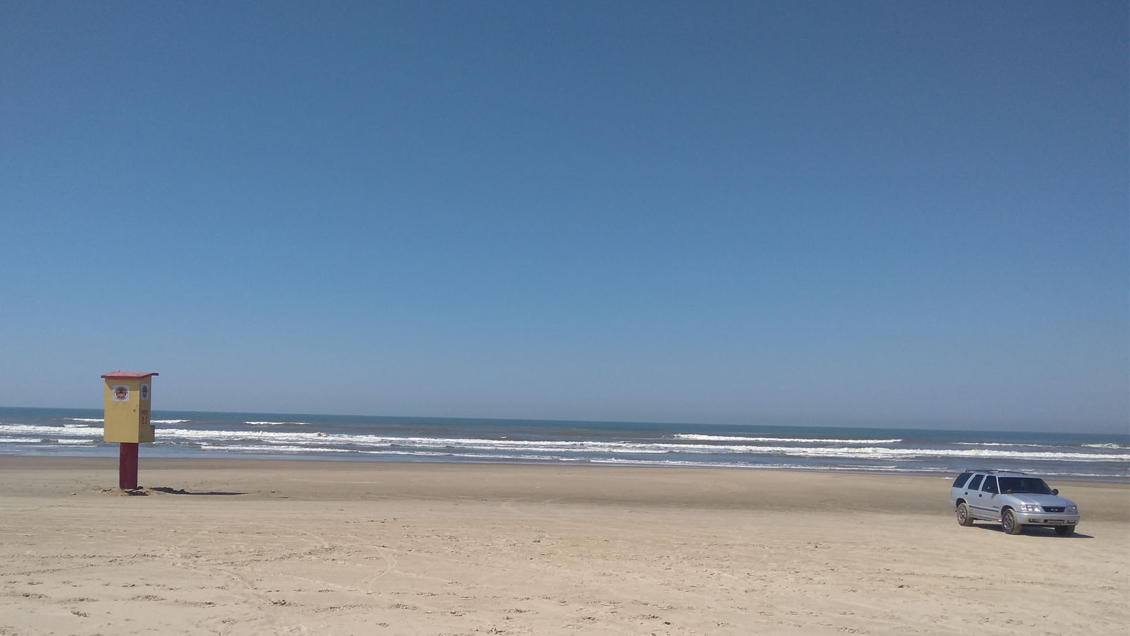 Foto di Praia de Golfino con una superficie del acqua turchese