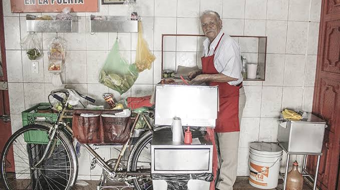 Tortas Ahogadas Don José El de la Bicicleta by null