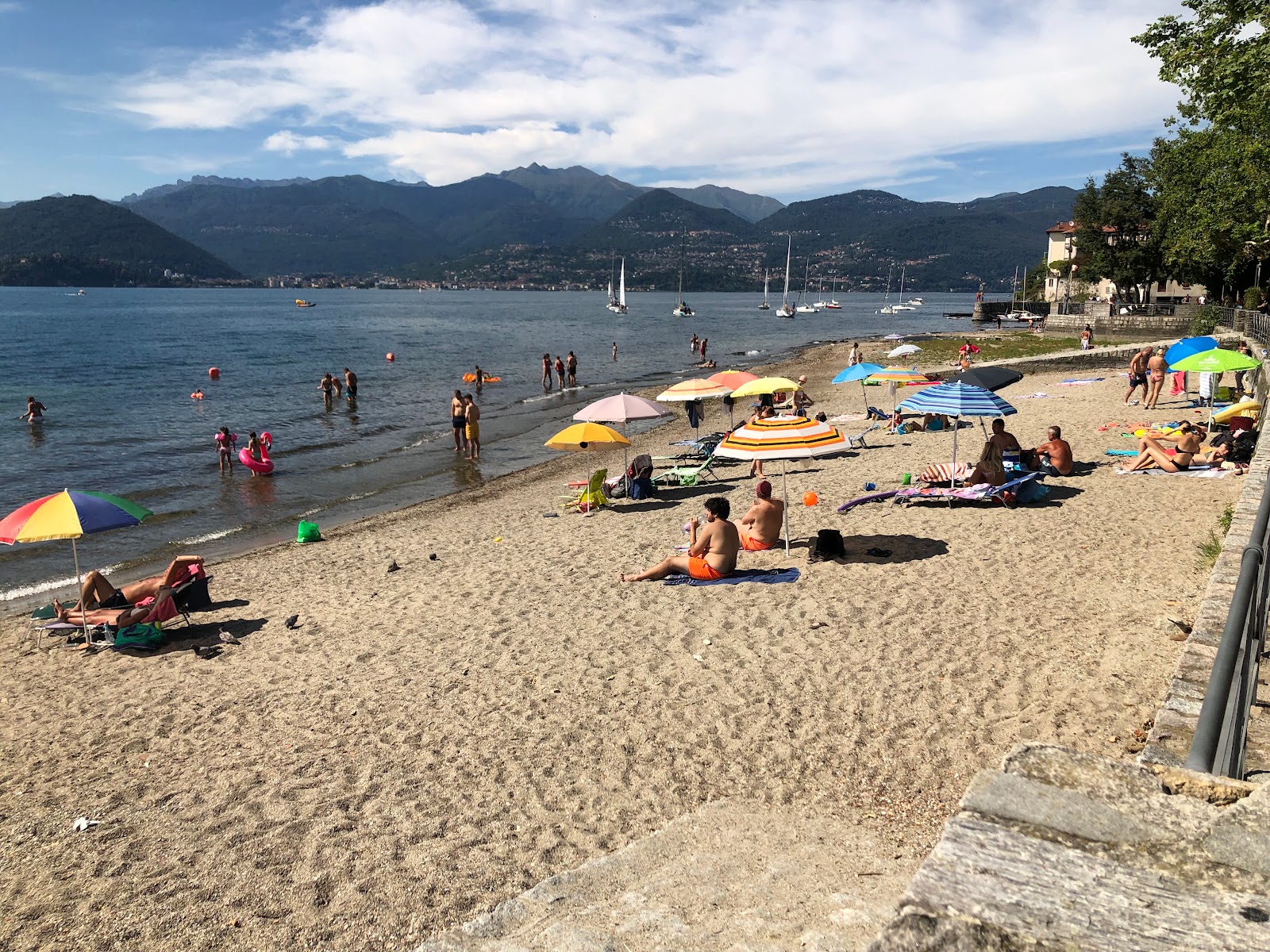 Zdjęcie Cerro Beach z powierzchnią piasek z kamieniami