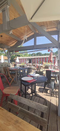 Atmosphère du Bar-restaurant à huîtres Le Petit Chenal à Lège-Cap-Ferret - n°13