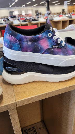 Shoe Store «DSW Designer Shoe Warehouse», reviews and photos, 23171 W Outer Dr, Allen Park, MI 48101, USA