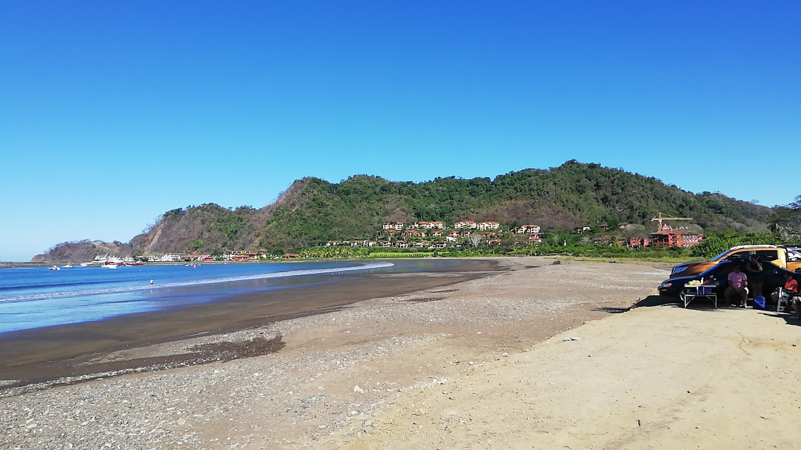 Foto av Playa Herradura med turkosa vatten yta