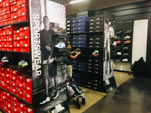Sporting Goods Store «Nike Factory Store», reviews and photos, 3000 Grapevine Mills Pkwy #611, Grapevine, TX 76051, USA