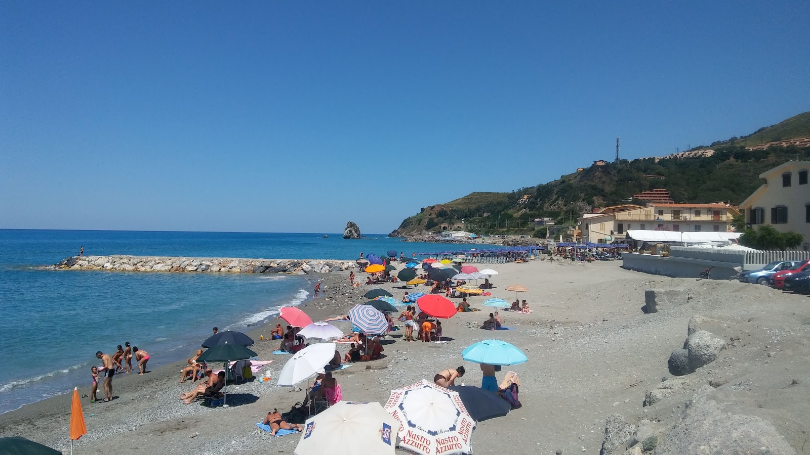 Foto van Nettuno beach en de nederzetting