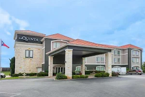 La Quinta Inn & Suites by Wyndham Fredericksburg image