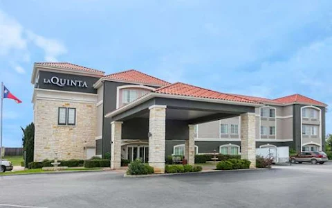 La Quinta Inn & Suites by Wyndham Fredericksburg image