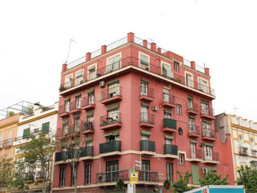 Best House - Av. de la Cruz del Campo, 33, 41005 Sevilla, España