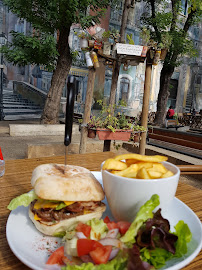 Hamburger du Cafe Planch'a Pain Sucre & Sale à Montpellier - n°2