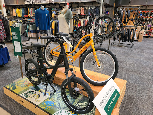 Camping Store «REI», reviews and photos, 2643 Edmondson Rd, Cincinnati, OH 45209, USA