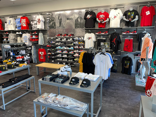 Shoe Store «Hibbett Sports», reviews and photos, 1241 Frederick Blvd #105, Portsmouth, VA 23707, USA