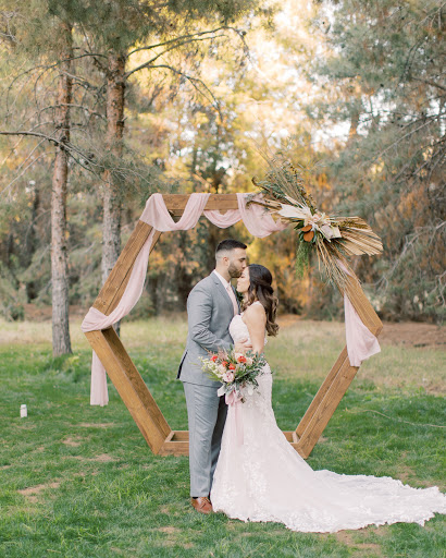 Bridal Shop «Strut Bridal Salon - Sizes 12+», reviews and photos, 4264 Atlantic Ave, Long Beach, CA 90807, USA