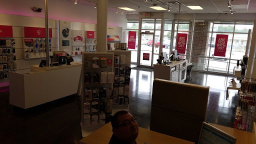 Cell Phone Store «T-Mobile», reviews and photos, 30002 Detroit Rd, Westlake, OH 44145, USA